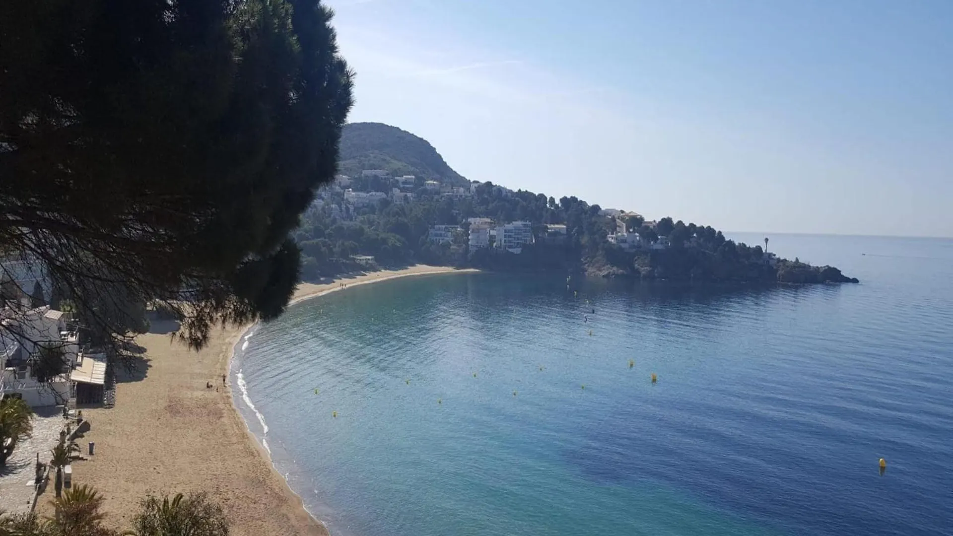 Sea-View Apartment In Roses Near Beach