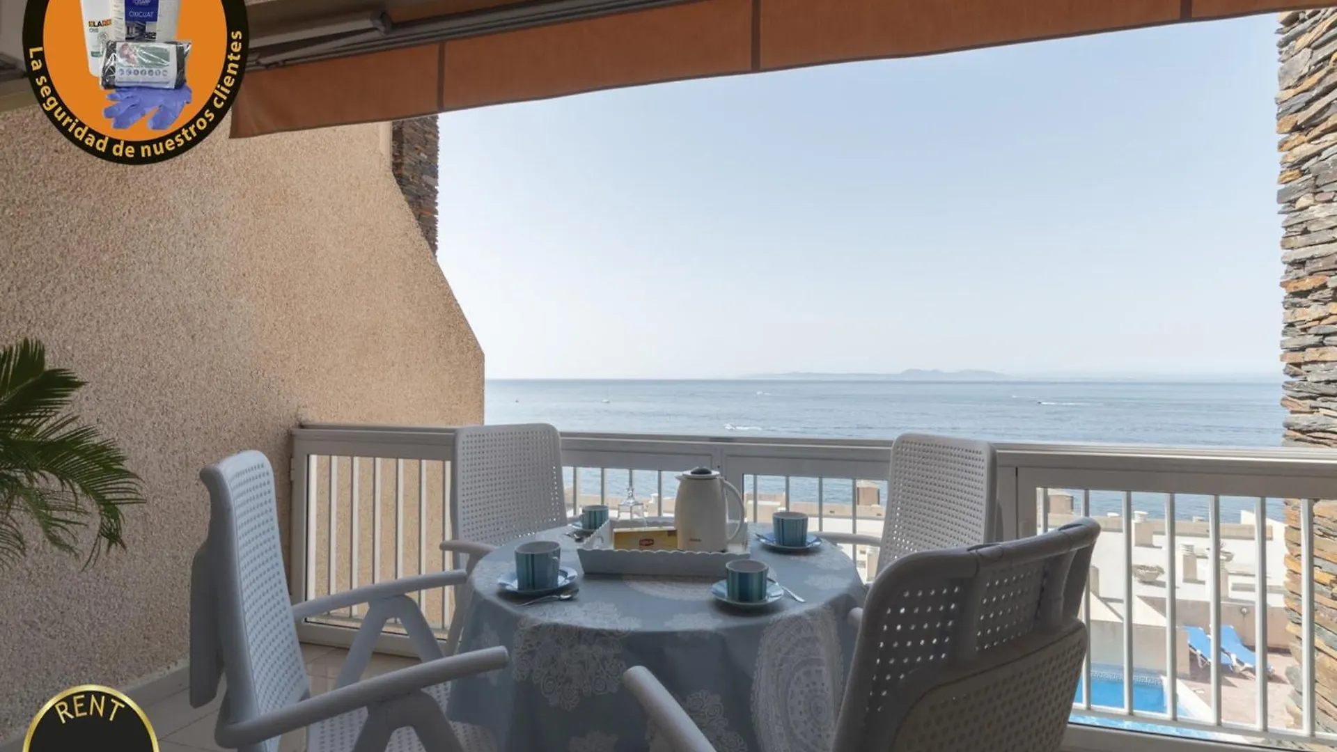Sea-View Apartment In Roses Near Beach